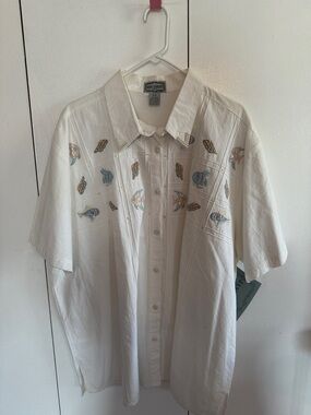 Jane Ashley White Short-Sleeve Button-Up Shirt with Multicolor Fish Embroidery
